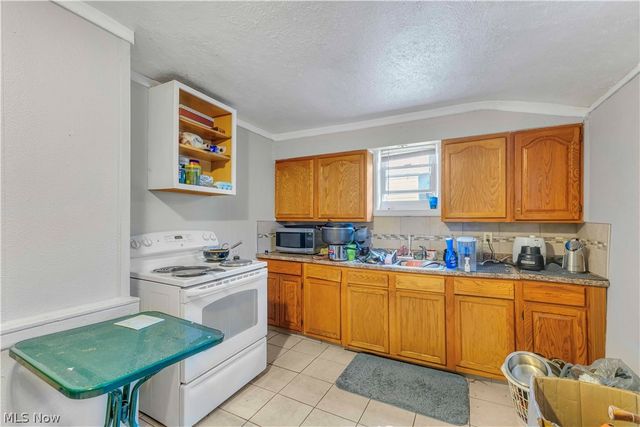 3305 Roanoke Avenue, Cleveland, OH 44109