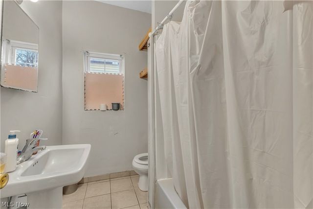 3305 Roanoke Avenue, Cleveland, OH 44109