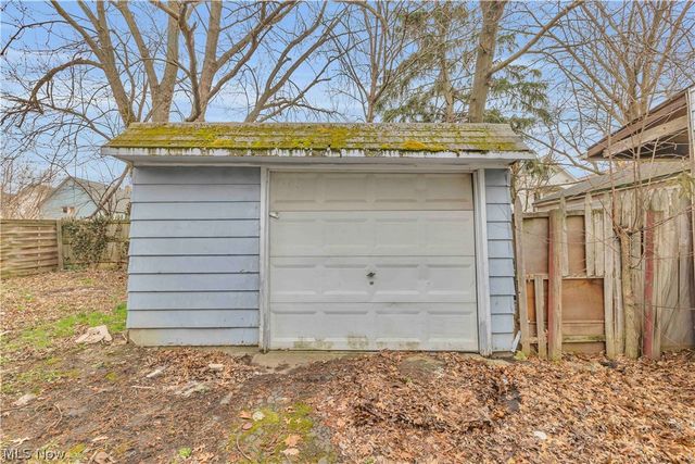 3305 Roanoke Avenue, Cleveland, OH 44109