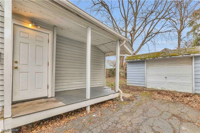 3305 Roanoke Avenue, Cleveland, OH 44109