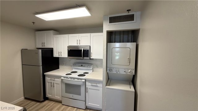 1381 East University Avenue 311, Las Vegas, NV 89119