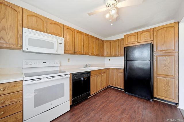 65 Harbor N, Amityville, NY 11701