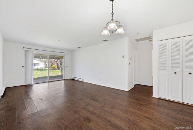 65 Harbor N, Amityville, NY 11701