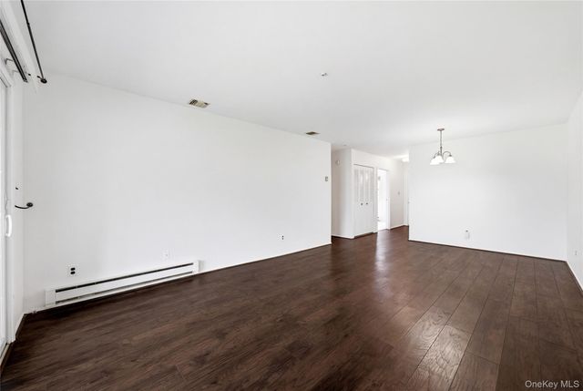 65 Harbor N, Amityville, NY 11701