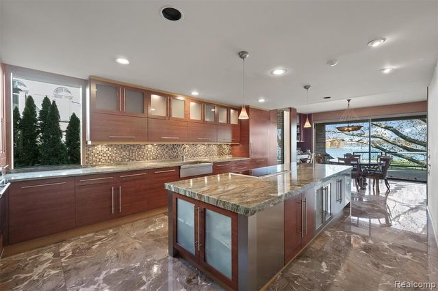 3317 W Shore Drive, Orchard Lake, MI 48324