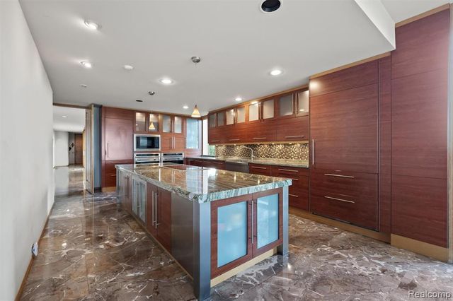 3317 W Shore Drive, Orchard Lake, MI 48324