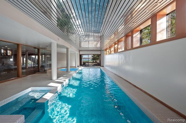 3317 W Shore Drive, Orchard Lake, MI 48324