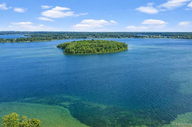 3317 W Shore Drive, Orchard Lake, MI 48324