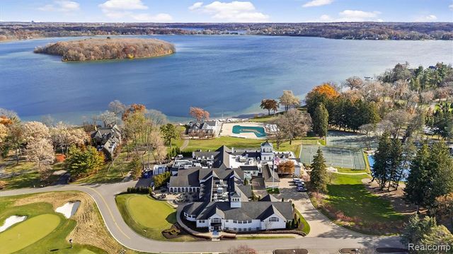 3317 W Shore Drive, Orchard Lake, MI 48324