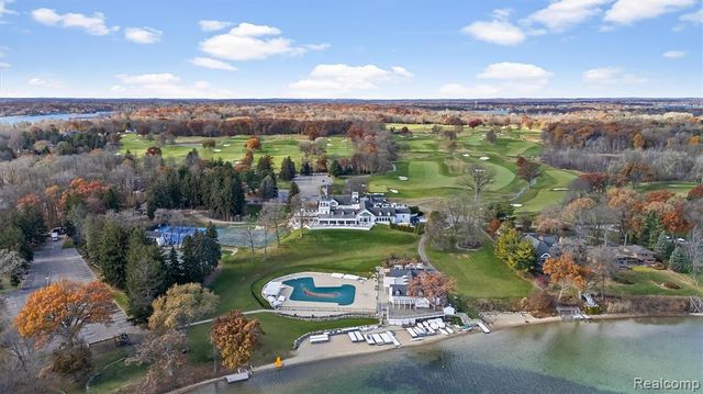 3317 W Shore Drive, Orchard Lake, MI 48324