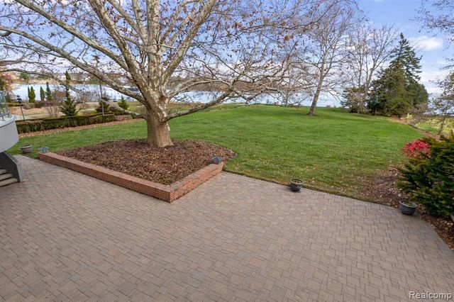 3317 W Shore Drive, Orchard Lake, MI 48324