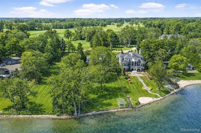3317 W Shore Drive, Orchard Lake, MI 48324