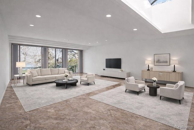 3317 W Shore Drive, Orchard Lake, MI 48324