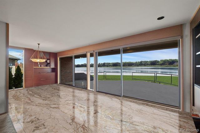 3317 W Shore Drive, Orchard Lake, MI 48324