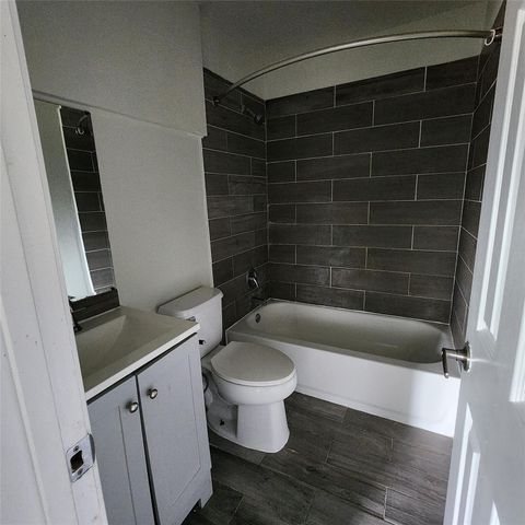 4710 Pelican Street 1, Hitchcock, TX 77563