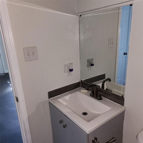 4710 Pelican Street 1, Hitchcock, TX 77563