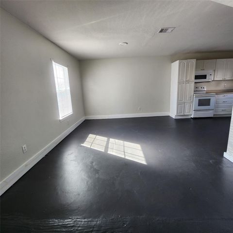 4710 Pelican Street 1, Hitchcock, TX 77563