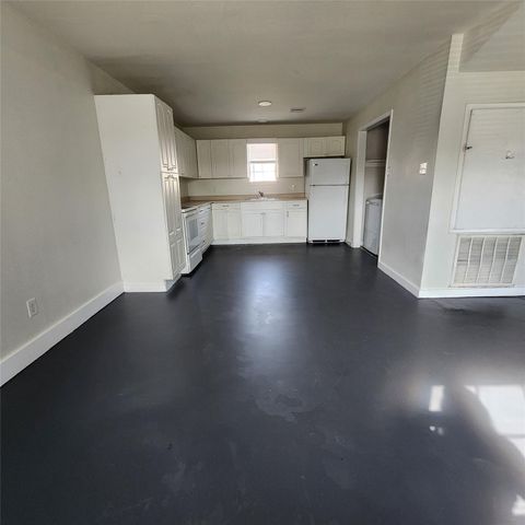 4710 Pelican Street 1, Hitchcock, TX 77563