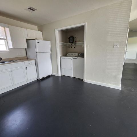 4710 Pelican Street 1, Hitchcock, TX 77563