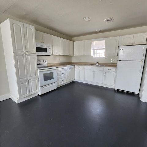 4710 Pelican Street 1, Hitchcock, TX 77563