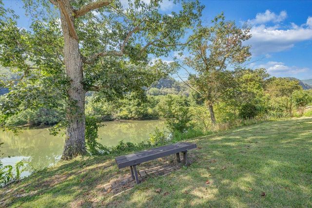 2015 Evergreen RD, Covington, VA 24426