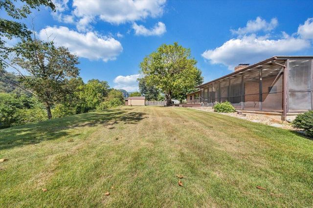 2015 Evergreen RD, Covington, VA 24426