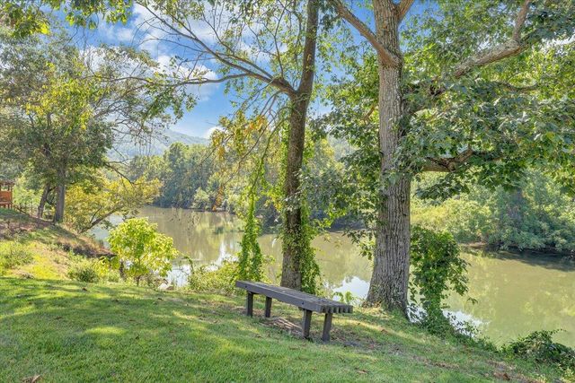 2015 Evergreen RD, Covington, VA 24426