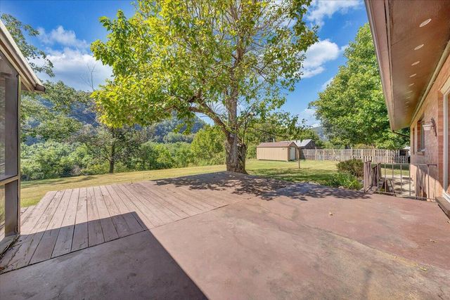 2015 Evergreen RD, Covington, VA 24426