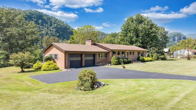 2015 Evergreen RD, Covington, VA 24426