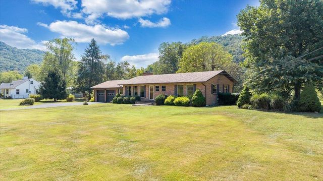 2015 Evergreen RD, Covington, VA 24426