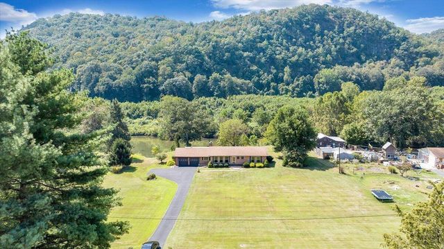 2015 Evergreen RD, Covington, VA 24426