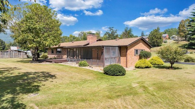 2015 Evergreen RD, Covington, VA 24426