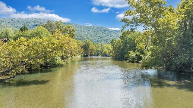 2015 Evergreen RD, Covington, VA 24426