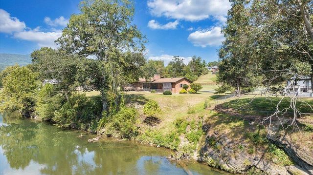 2015 Evergreen RD, Covington, VA 24426