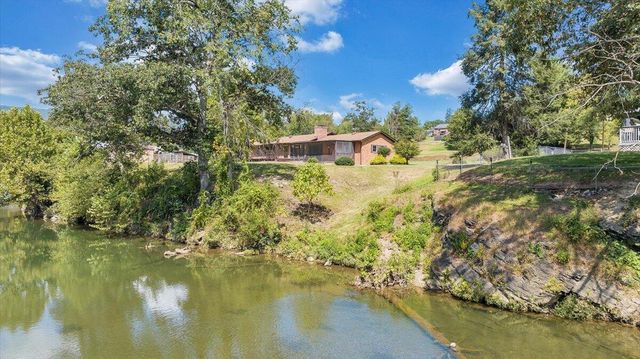 2015 Evergreen RD, Covington, VA 24426