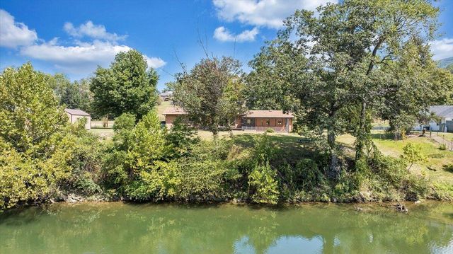 2015 Evergreen RD, Covington, VA 24426