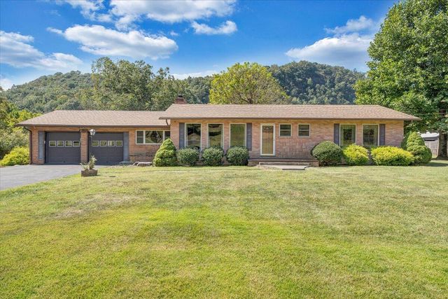 2015 Evergreen RD, Covington, VA 24426