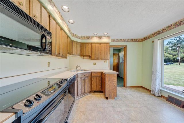 2015 Evergreen RD, Covington, VA 24426