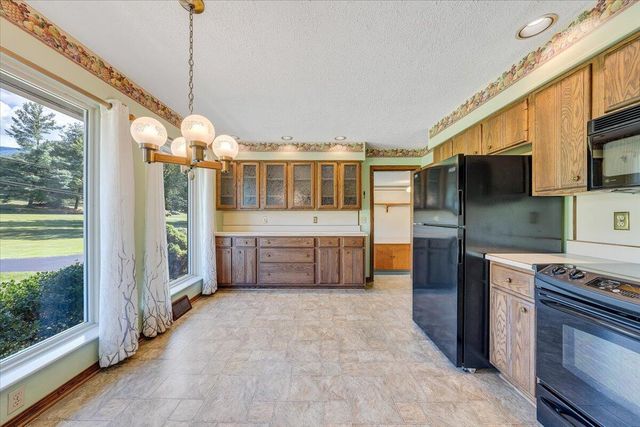 2015 Evergreen RD, Covington, VA 24426