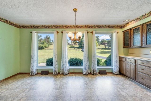 2015 Evergreen RD, Covington, VA 24426