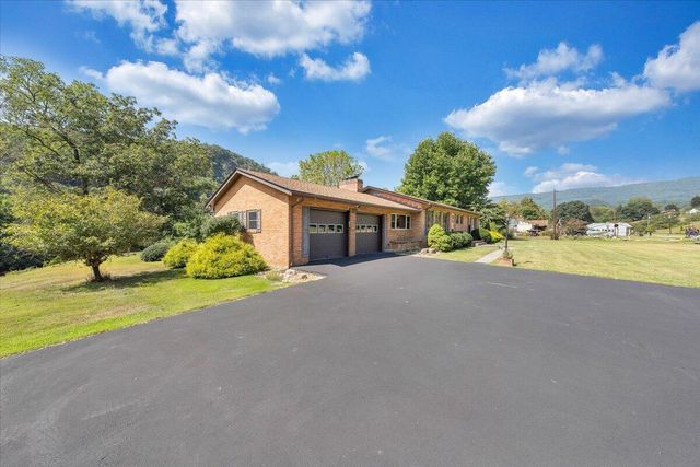 2015 Evergreen RD, Covington, VA 24426