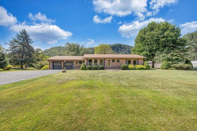 2015 Evergreen RD, Covington, VA 24426