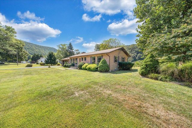 2015 Evergreen RD, Covington, VA 24426