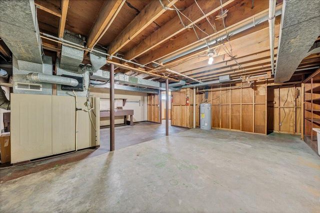 2015 Evergreen RD, Covington, VA 24426