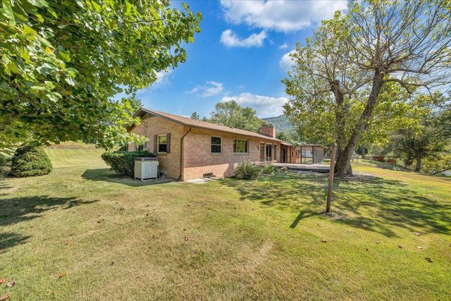 2015 Evergreen RD, Covington, VA 24426