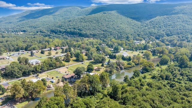 2015 Evergreen RD, Covington, VA 24426