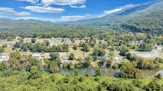 2015 Evergreen RD, Covington, VA 24426