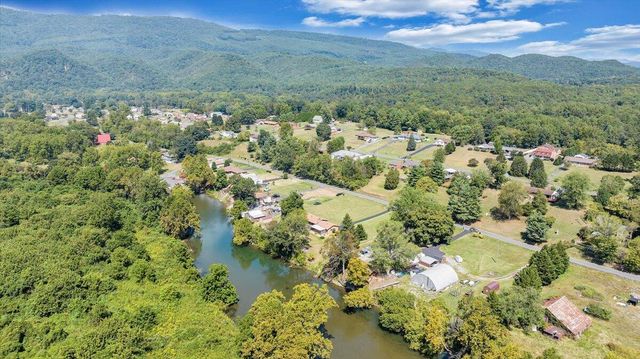 2015 Evergreen RD, Covington, VA 24426