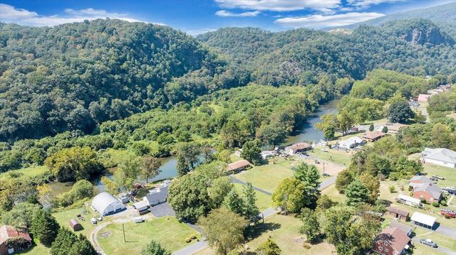 2015 Evergreen RD, Covington, VA 24426