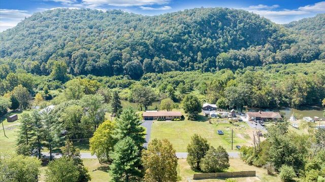 2015 Evergreen RD, Covington, VA 24426